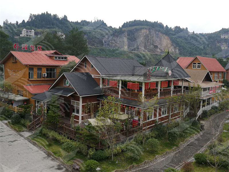 選擇鄭州合成樹脂瓦，為南方屋頂雨季防水護(hù)航